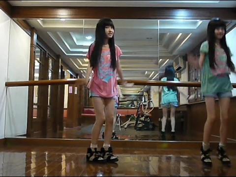 超短裤美女初中生漂亮舞蹈rum u3.qiyipic.com 宽480x360高