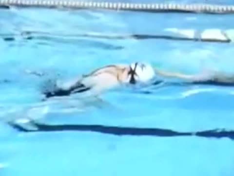 游泳教学视频: 自由泳如何换气 游泳教学视频: 自由泳如何换气