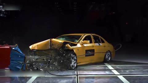 只为最后一撞 奔驰e级碰撞测试全过程